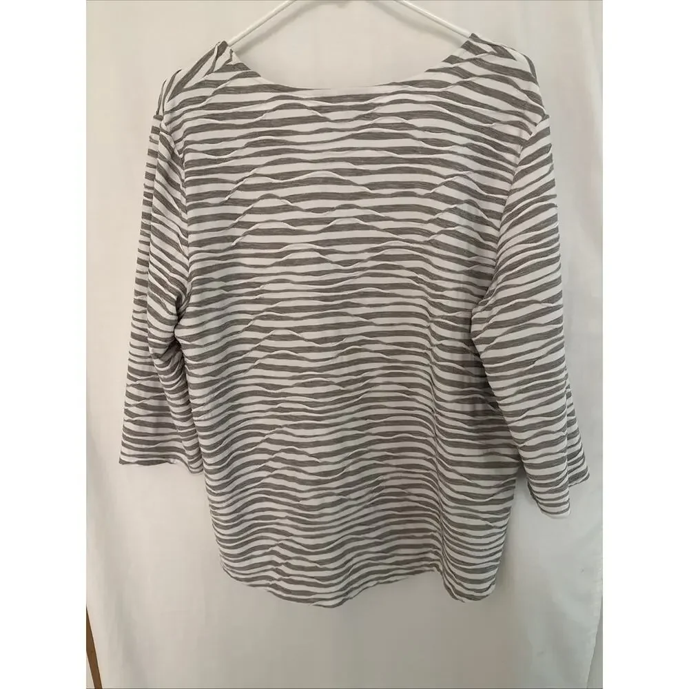 Chicos Top Womens Size 3 Striped Wave Textured 3/4 Sleeve Round Neck Gray/Taupe